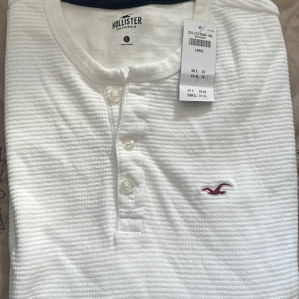 HOLLISTER LONG-SLEEVE ICON CREW THREE BUTTON T-SHIRT
